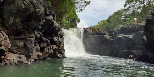 Catamaran: Île aux Cerfs Cruise via GRSE Waterfall