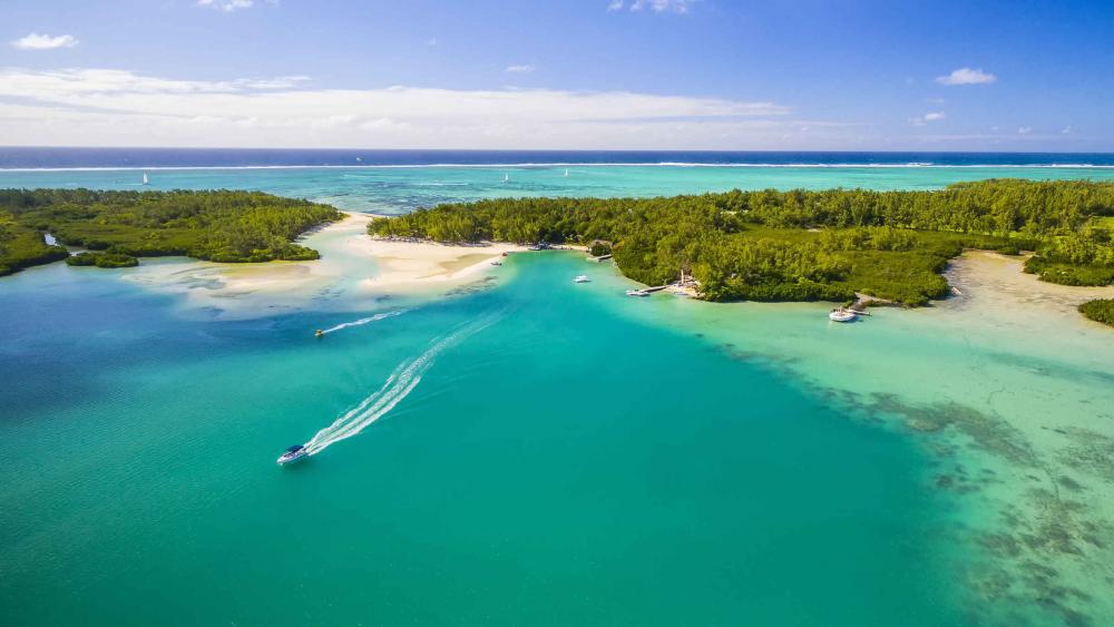 Tropical Escape – Speedboat Ride to Île aux Cerfs with Beach BBQ
