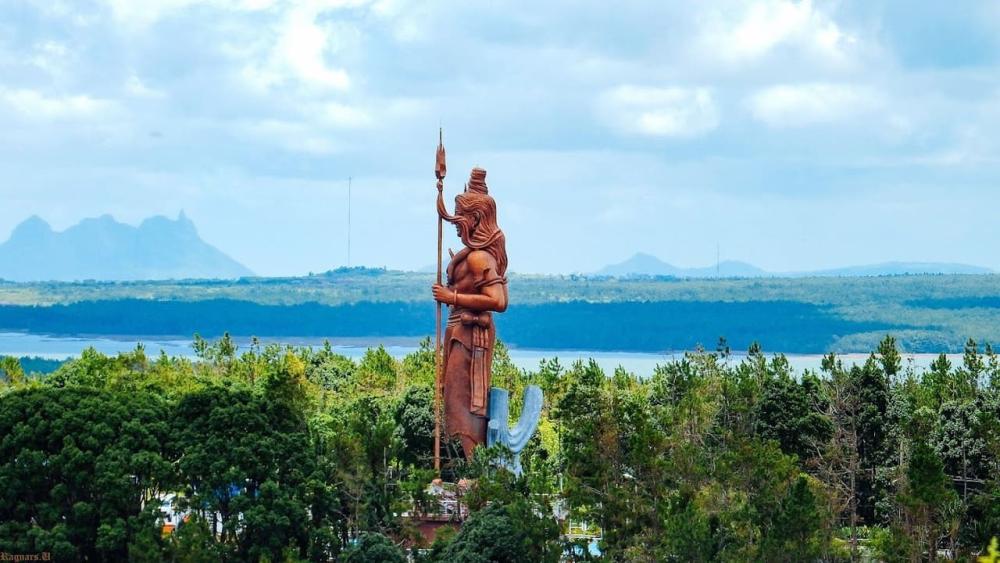 Mauritius Sacred Lake, Waterfalls & Tea Plantation Full-Day Tour