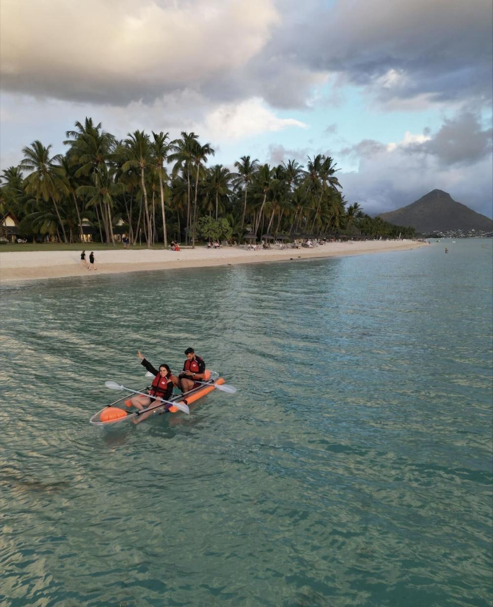 Transparent Kayak Rental – Crystal Clear Lagoon Experience in Flic en Flac