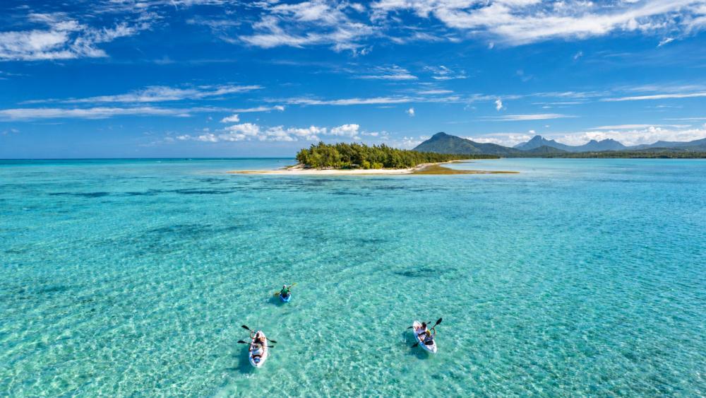 Kayaking to Crystal Rock & Île aux Bénitiers